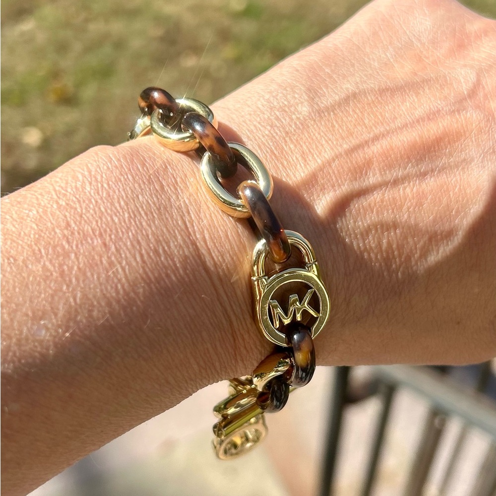 Michael Kors Faux Tortoise Shell MK Toggle Link Gold Tone Bracelet.  GORGEOUS